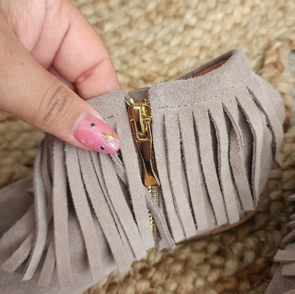 Kate Spade Gray Suede Fringe Side Zip Ankle Booties Boho Minimalist Chic 6.5 - Picture 12 of 12
